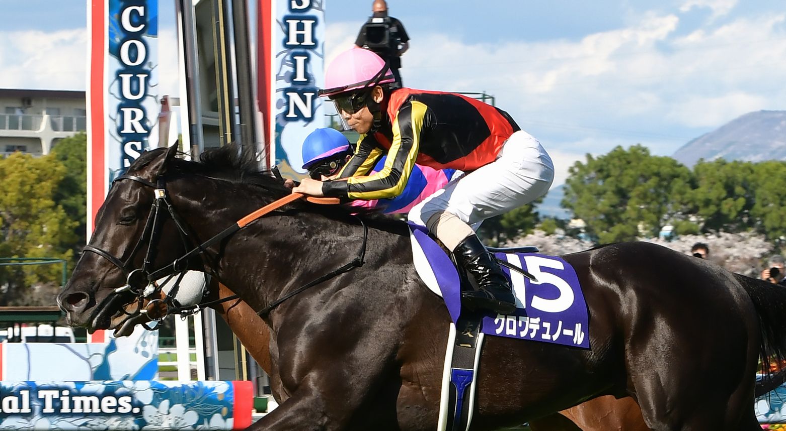 クロワデュノールが大阪杯(G1)を制覇